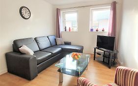 Modern One Bedroom Apt - City Centre & Freeparking